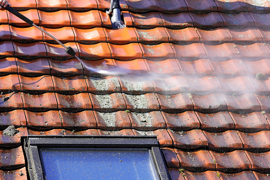 Dach vom Profi reinigen lassen in Pfaffenhofen